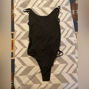 Backless body suit